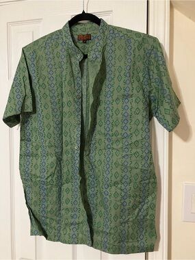 Casual Unisex Short-Sleeve Button-Up Shirt - NWOT, Size S boys, size M women